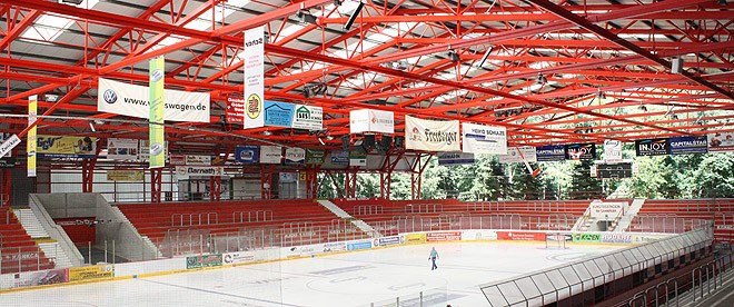  Spielstätte der Eispiraten Crimmitschau:  Kunsteisstadion im Sahnpark