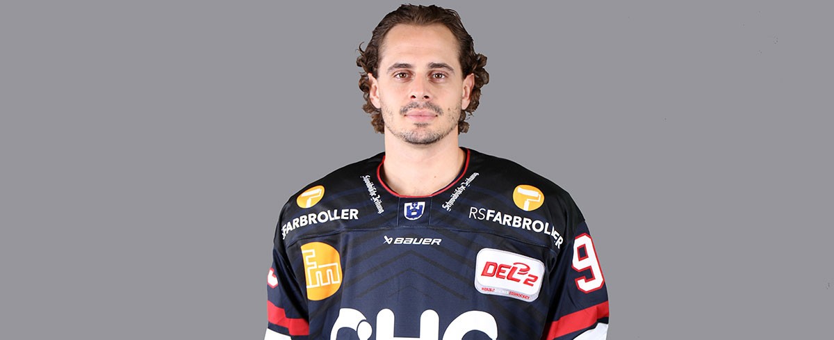 Mathew Santos stürmt für die Krefeld Pinguine