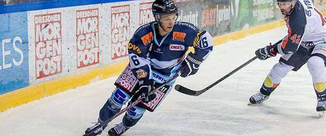 Marius Garten spielt weiterhin für die Dresdner Eislöwen