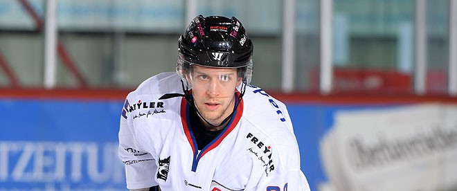 Verteidiger Lutz Kästle verlängert seinen Vertrag beim EHC Freiburg