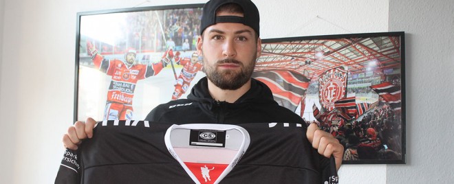 Travis Ewanyk verstärkt die Eispiraten