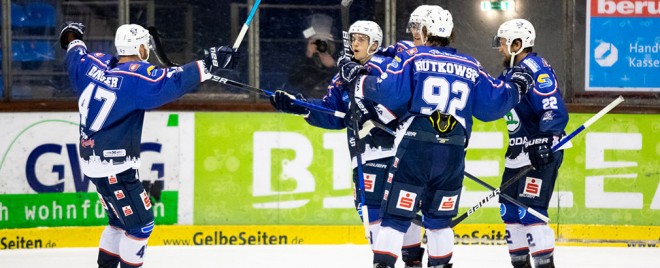 Kantersieg im Derby für die Huskies 