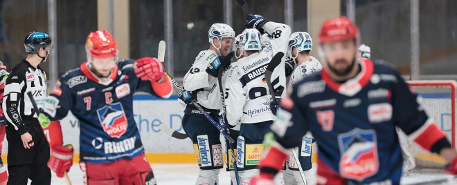 Eislöwen bejubeln Ligaverbleib 