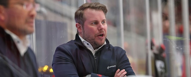Eispiraten verlängern mit Cheftrainer Jussi Tuores