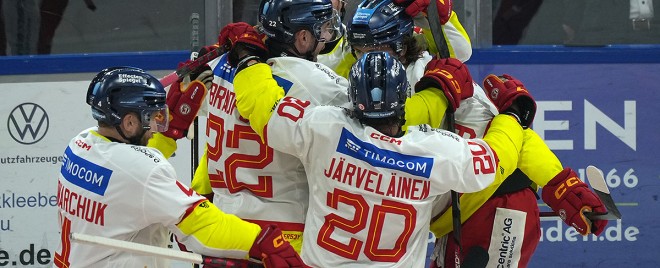 1. Spieltag: DEG souverän, Memmingen dreht Partie